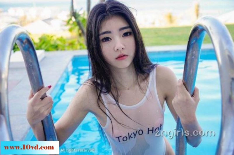夏天泳池这的清纯宅男女神【10P】