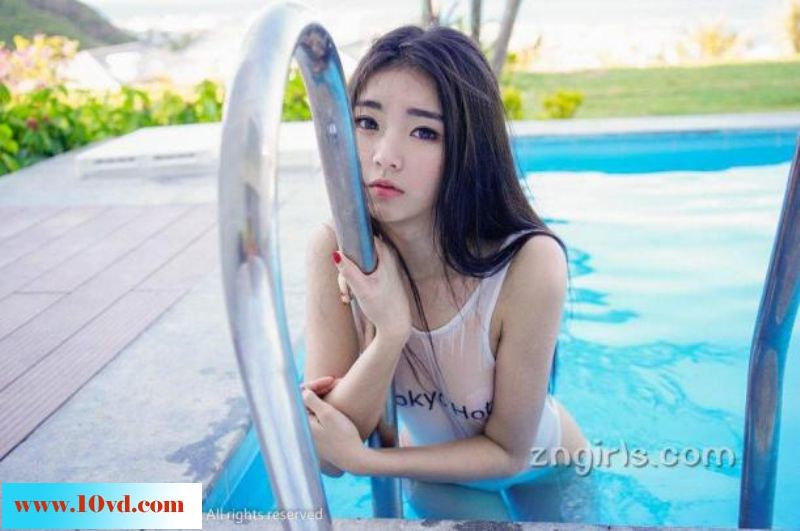 夏天泳池这的清纯宅男女神【10P】