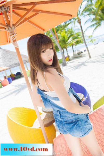 漂亮女人海边清新大秀事业线抢眼【13P】