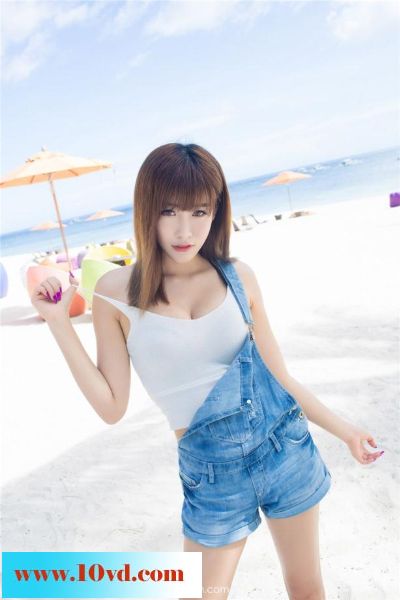 漂亮女人海边清新大秀事业线抢眼【13P】