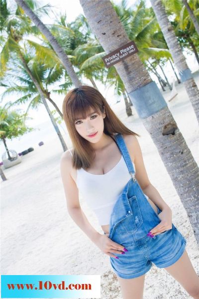 漂亮女人海边清新大秀事业线抢眼【13P】