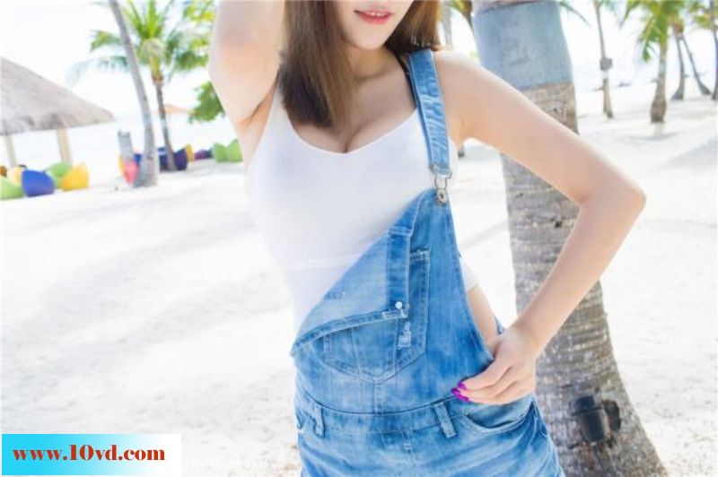 漂亮女人海边清新大秀事业线抢眼【13P】
