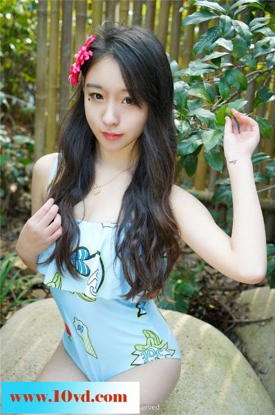 漂亮小美女温泉之旅【10P】
