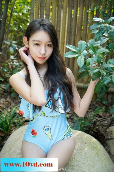 漂亮小美女温泉之旅【10P】