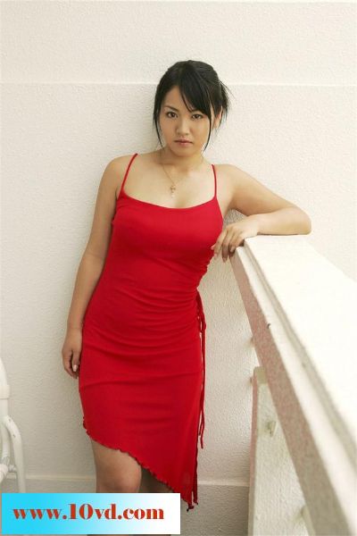 轻熟女性感比基尼沙滩秀【10P】