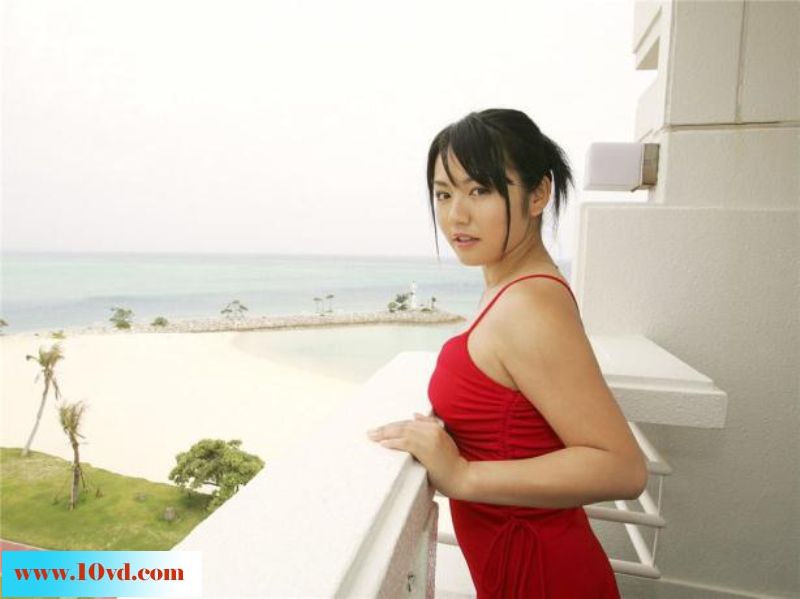 轻熟女性感比基尼沙滩秀【10P】