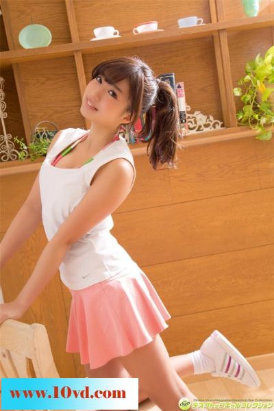 日本嫩妹迷人面容娇好身材【10P】