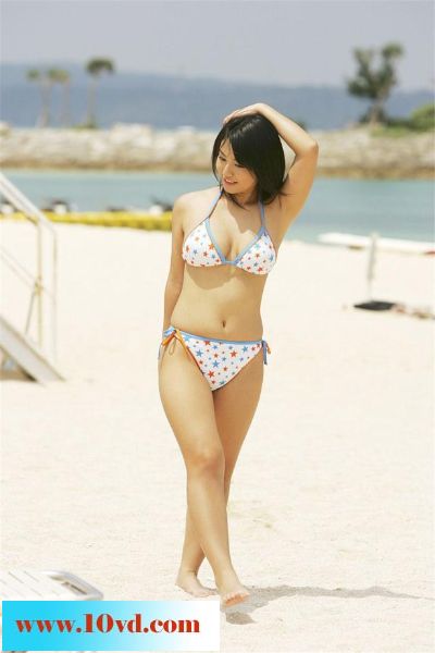 暑假清凉美少女沙滩秀【10P】