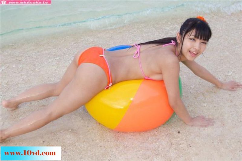 甜美小苹果美丰肥臀清凉户外秀【14P】