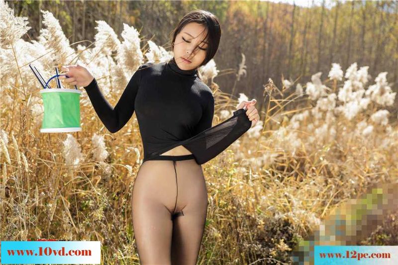 画家户外演绎连体丝袜人体摄影外拍【24P】