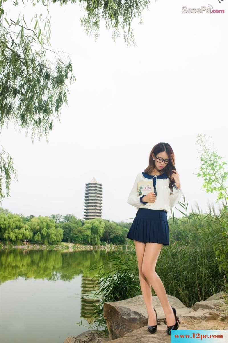 90后校花语寒制服美腿街拍照(15p)
