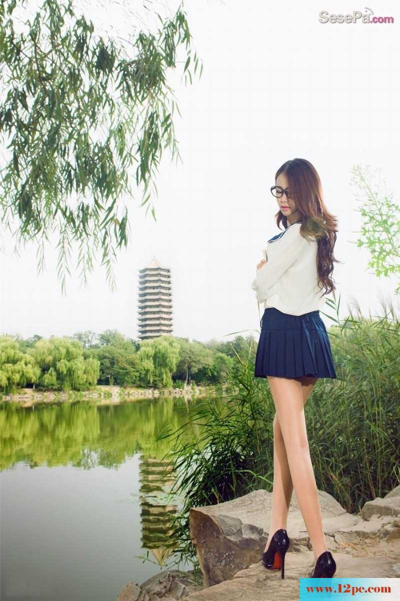 90后校花语寒制服美腿街拍照(15p)