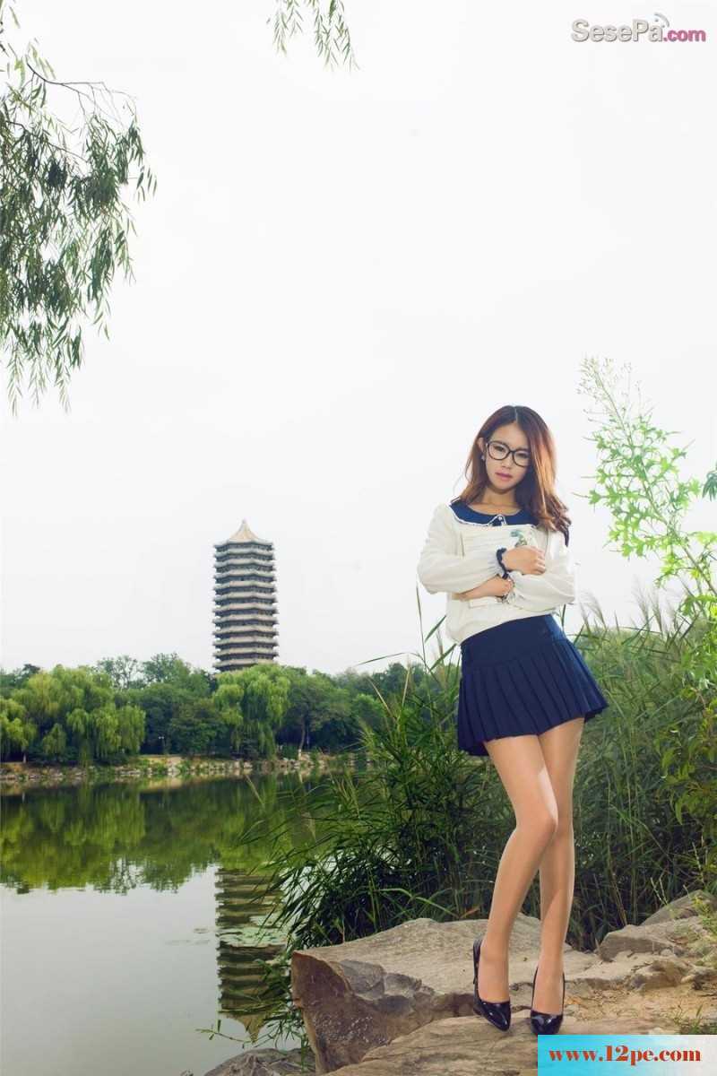 90后校花语寒制服美腿街拍照(15p)