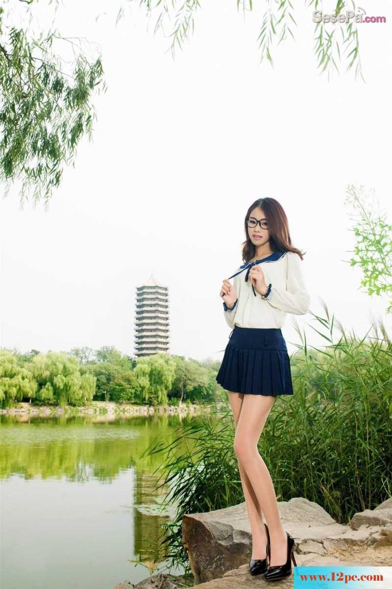 90后校花语寒制服美腿街拍照(15p)