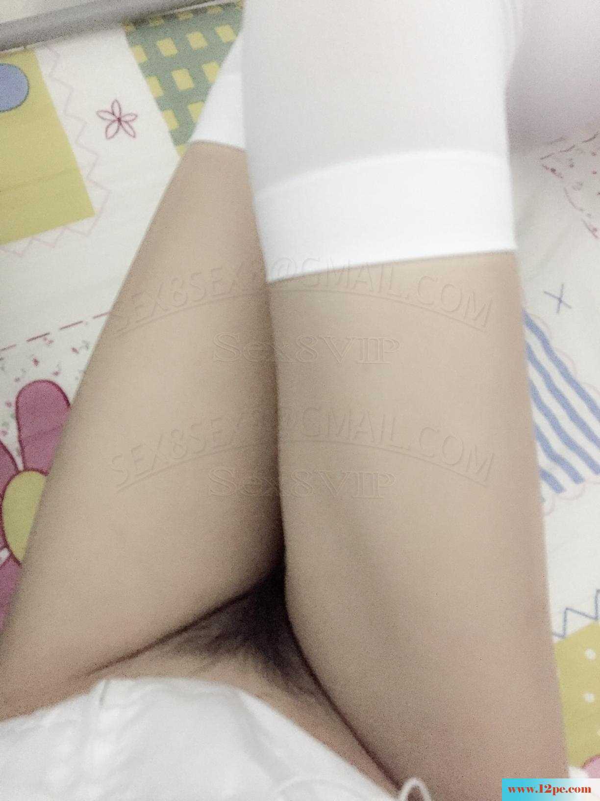 白色过膝袜配上异物插入做前戏(30P)