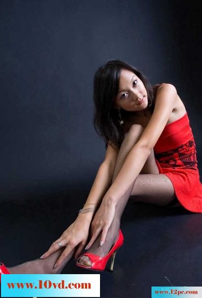 苗条美女黑丝腿又长又诱人(19p)