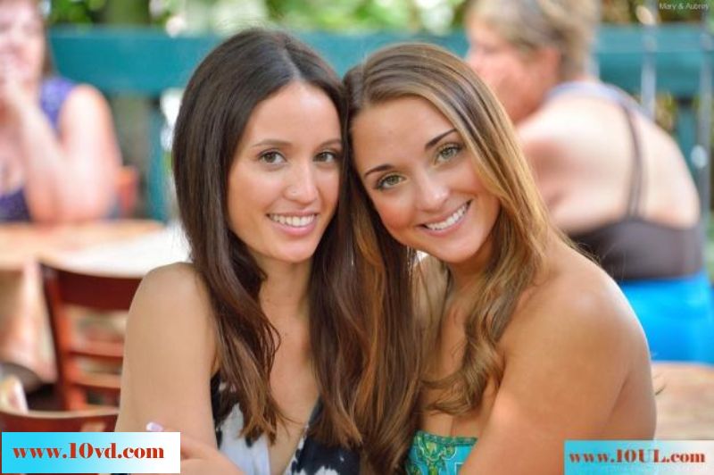 Aubrey-and-Mary-Pantiless-In-Hawaii(15P)