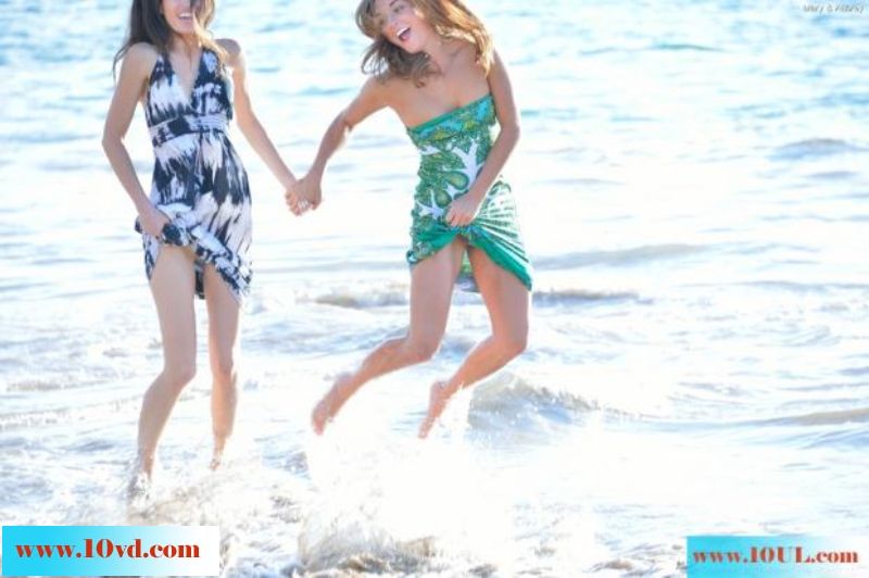 Aubrey-and-Mary-Pantiless-In-Hawaii(15P)