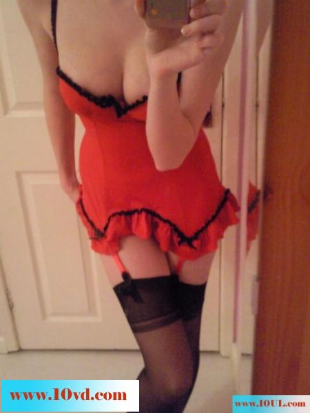 Beautiful-redhead-shows-young-body-in-room(26P)