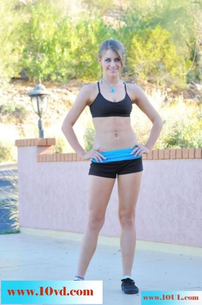 Delilah-jogging-and-bananas(15P)