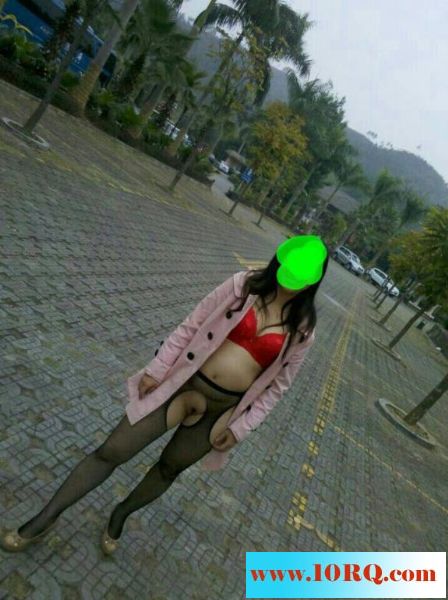 大姐這樣身材也敢在公園到處露，被人看到真會