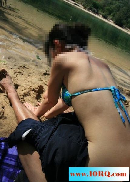 05-14浪漫海邊和心愛女人曬著太陽操著逼24P