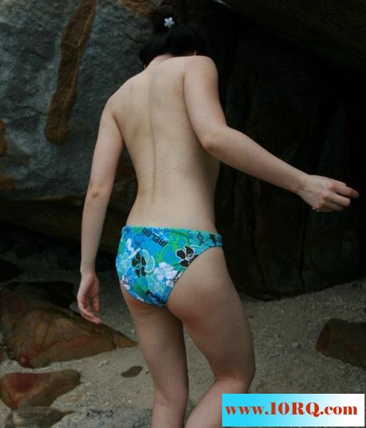 05-14浪漫海邊和心愛女人曬著太陽操著逼24P
