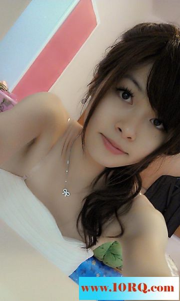 05-14清純妹子居家自拍性感照流出9P