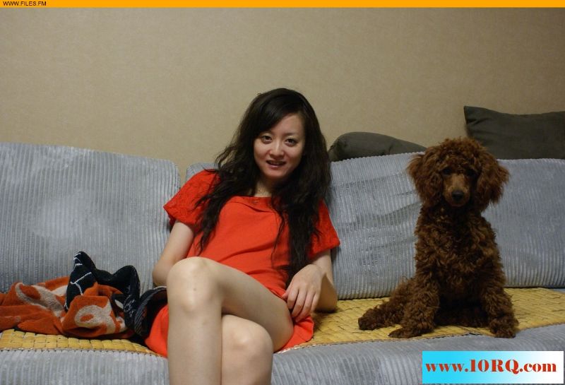 05-18漂亮的居家人妻與朋友在家淫蕩的生活(第壹