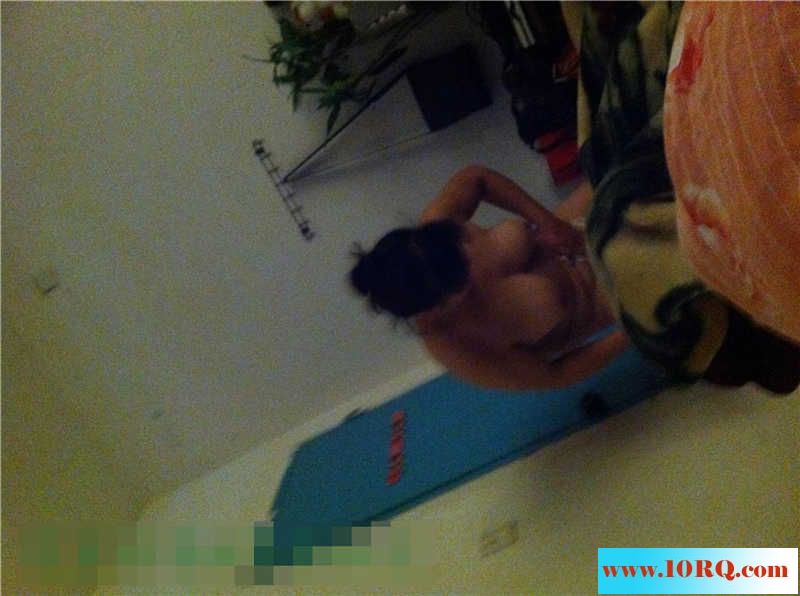 05-18熟女同事和她的表妹,奶子大大的,年輕時肯定
