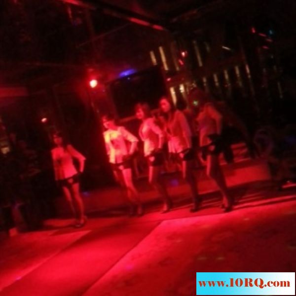 05-18夜总会里的漂亮小姐激情自拍26P