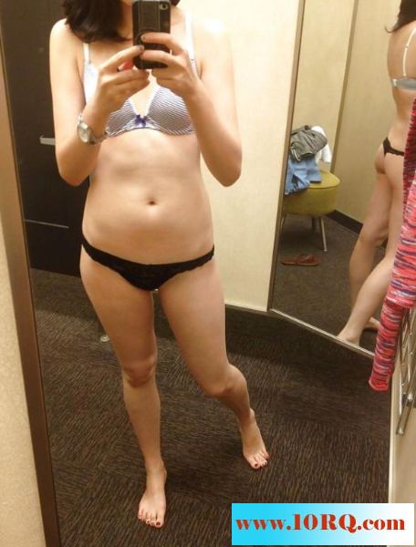 06-14少女在更衣室的自我陶醉6P