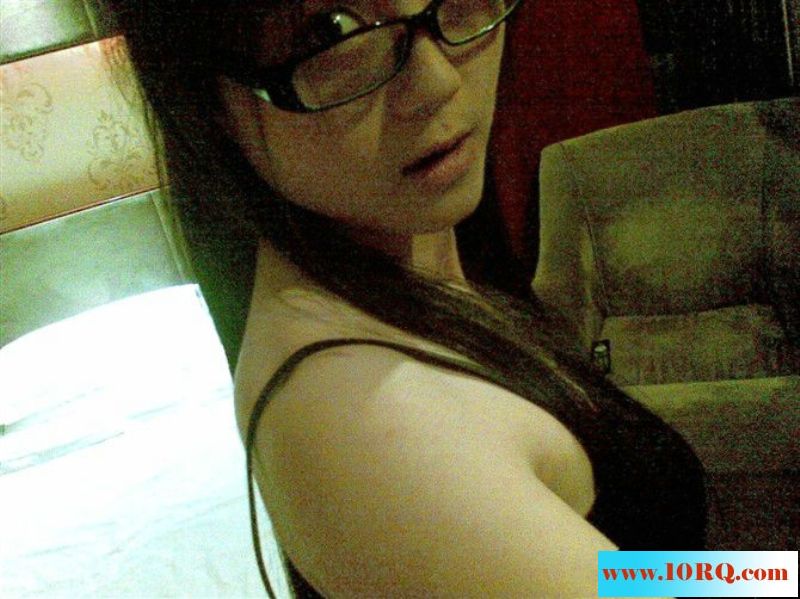 06-25经典重温大学美女校花邮箱被破解大量淫照和