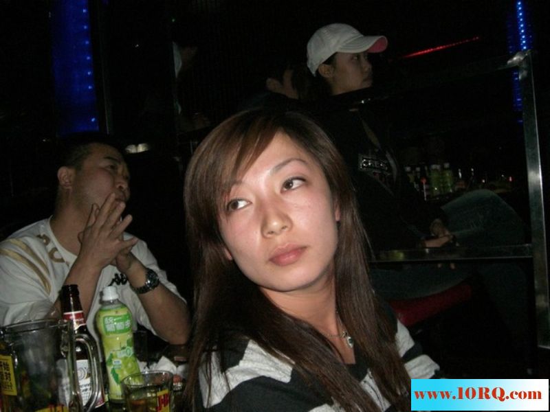 06-25良家大胆自拍,风骚卖弄求操附赠结婚照28P