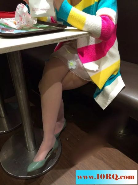 06-27餐厅外漏9P
