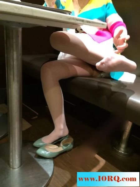 06-27餐厅外漏9P