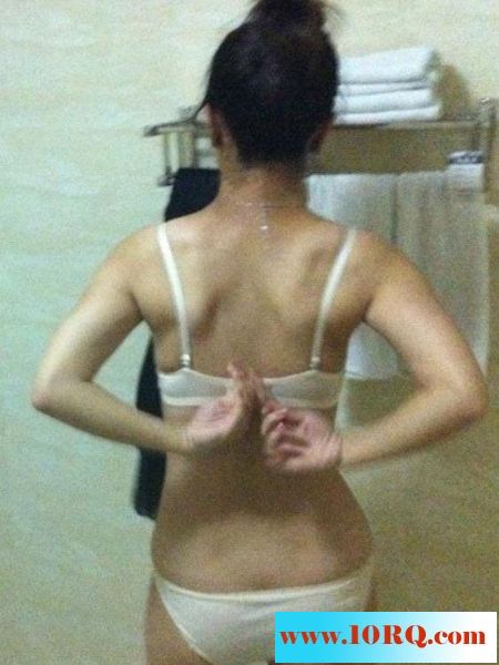 06-27小骚逼，还对我中指14P