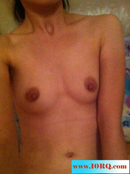 06-29女友扣嫩穴那淫水流的整个手指都是粘粘的