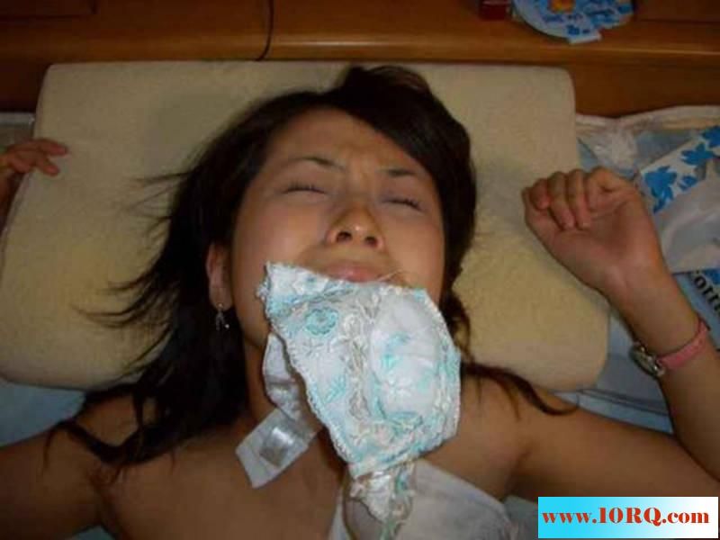 07-22真实自拍粉嫩妹纸拔毛，美B家中打炮14P