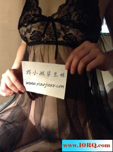 08-02工廠妹在租房裏穿得太誘惑了，被男人看到真