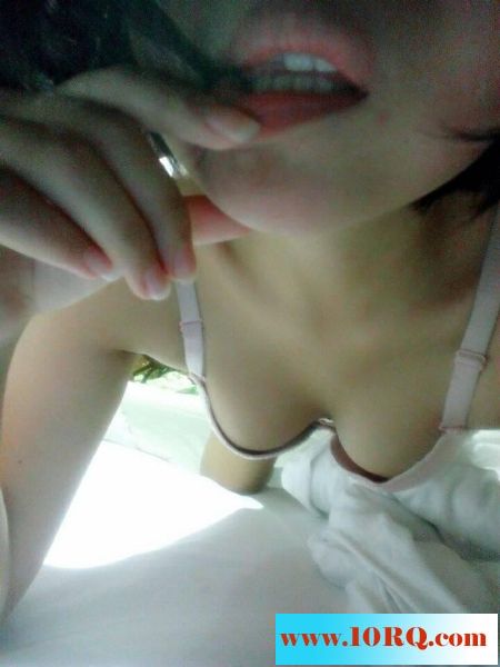 95年的妹子想要自拍19P