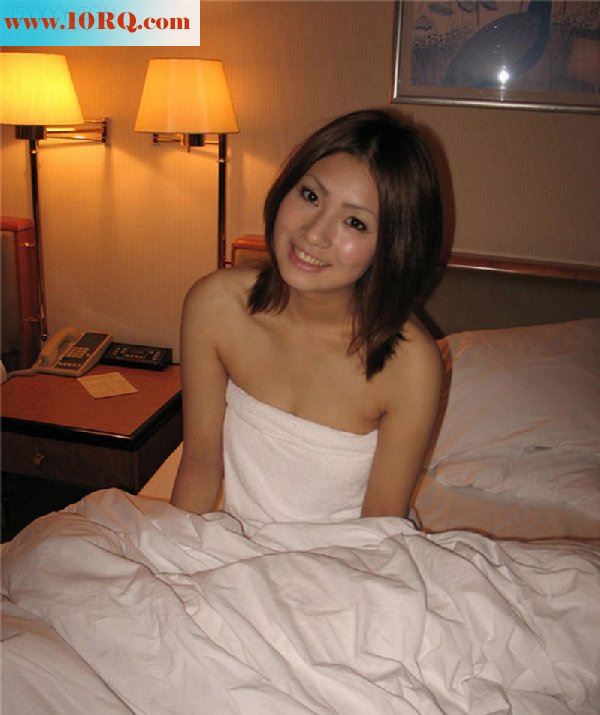 穿着内衣登场了[15P]