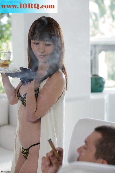 乖巧女侍者对VIP贴身服务[16P]