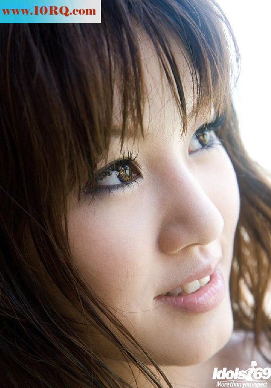沙滩玩耍的美少妇，诱惑率100%[15P]