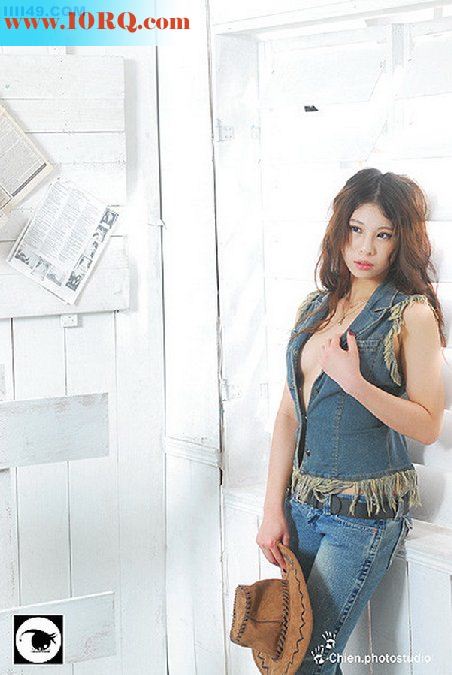 台中二中爆乳嫩妹小E掰穴淫照[10p]
