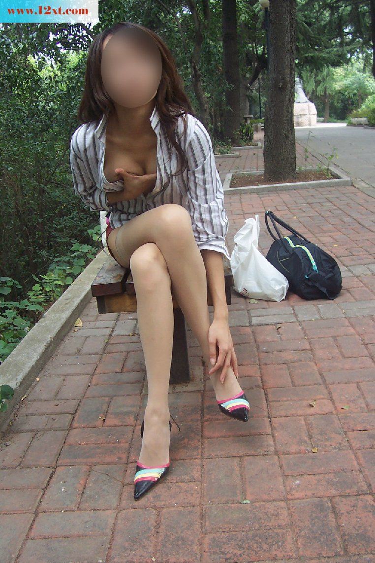 风骚OL女郎中山公园拿震动按摩棒自慰4[15p]