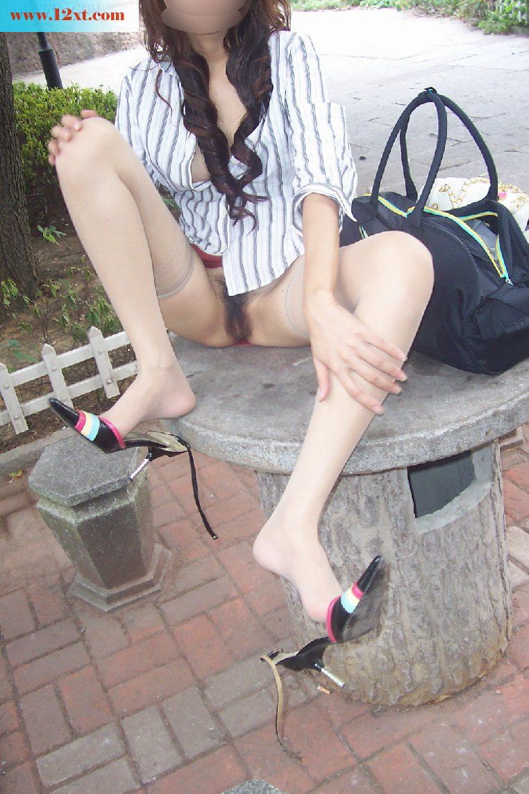 风骚OL女郎中山公园拿震动按摩棒自慰2[15p]