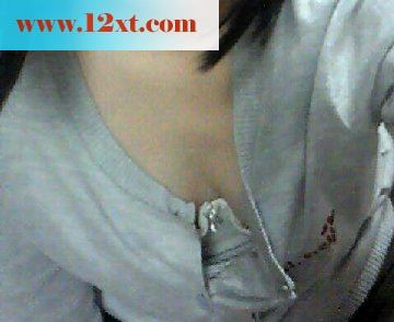 刚好二十岁的学生妹勇敢滴亮出了乳房[11P]