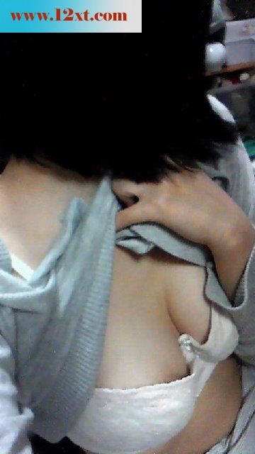 刚好二十岁的学生妹勇敢滴亮出了乳房[11P]