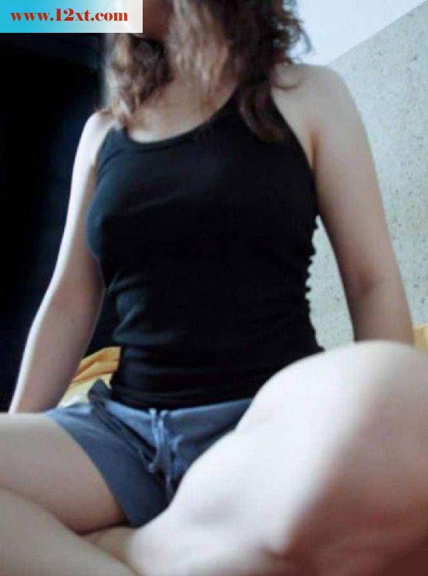 骚女掰穴近距离拍摄粉嫩阴唇诱人白嫩大波[12p